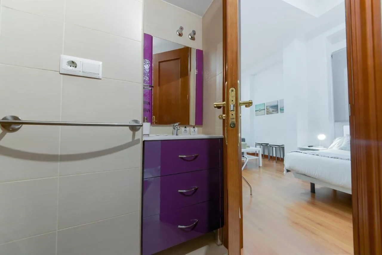 Holidays2Malaga Carreteria 97 Loft High Speed Wifi 0*, Malaga